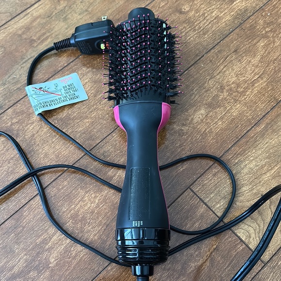 Revlon Blow Dryer Brush - Picture 3 of 4